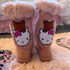 Born Hello Kitty pink shearling women’s winter snow boots size 39